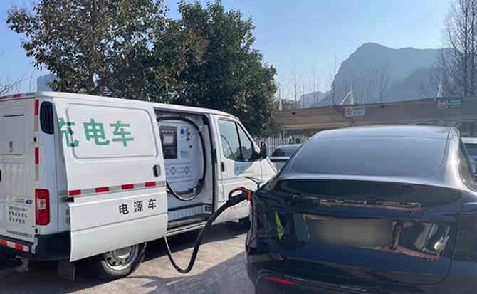 八步区汽车搭电